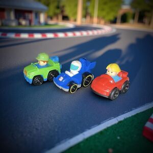 2009 Fisher Price Little People Wheelies Police Car Race Car  & Eddie Car A32